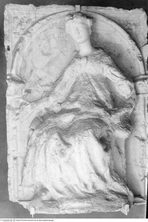 Fonte Gaia, Die 7 Tugenden und Sapientia, ihre Mutter, Justitia