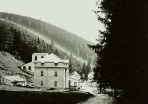 Sankt Joachimsthal (Jáchymov), Schachtanlage 'Sächsischer Edelleut-Stollen' im Oehlbeckental. Blick nach Süden, talabwärts