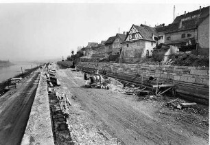 Bau der Stützmauern im Ortsbereich Rheinweiler Blick in Richtung Karlsruhe