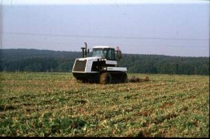 Fotografie: Raupentraktor, Bodenbearbeitung, Gummiraupenlaufwerk