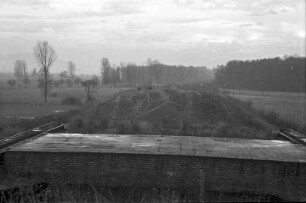 Rastatt: Unfertiges Autobahnteilstück; Brückenfragment bei Rastatt; von oben mit Blick auf die Trasse