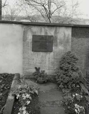 Grabplatte der 1. Grabstätte für Käthe Kollwitz (gestorben 22.04.1945)