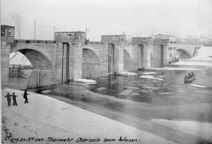 Oberwasser des Wehres Neckarsulm, Eisgang