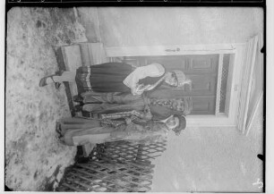 Fasnacht Krauchenwies 1934; Drei verkleidete Narren