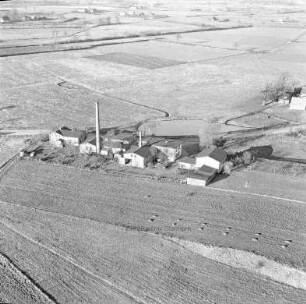 Firma Stoltenberg (Altenfelder Straße 10): Luftbild: im Hintergrund Teich