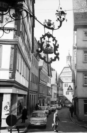 Öhringen: Aushängeschild Gasthaus Krone mit Rathaus
