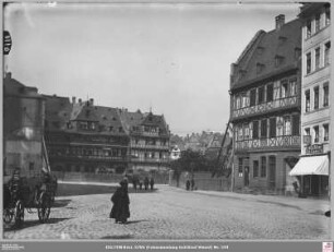 Domplatz von Osten: rechts Domplatz 12-10 (angeschnitten), im Hintergrund Rebstock 4-2