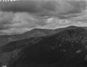 Gebirge : Blick über ein Gebirge