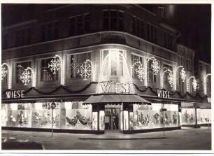 Weihnachtsbeleuchtung - Kaufhaus Wiese. Detmold. Lange Straße 20