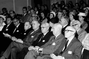 17. Tagung 1967 Chemiker; Eröffnungsfeier: Frau Steurer, Oberbürgermeister Steurer, ?, Otto Hahn, G. Stoltenberg, Harold C. Urey, Lord Alexander Todd of Trumpington, Robert S. Mulliken