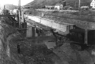 Bau der Schleuse Goßmannsdorf/Main