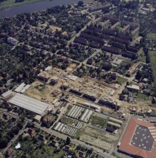 Stadtteilansicht. Bebauung zwischen Leubener Straße, Elbe, Gasteiner Straße und Marburger Straße mit Wohnanlage "Lindenpark" (im Bau)
