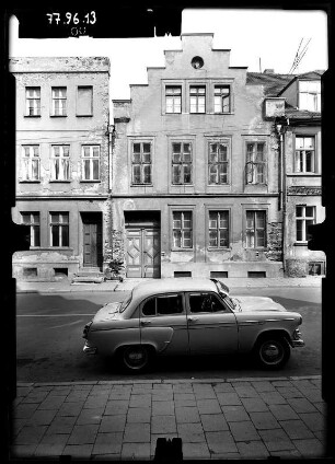 Greifswald, Fischstraße. Wohnhaus. Straßenfront