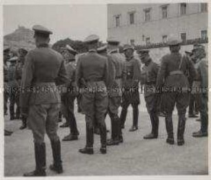 Wehrmachtssoldaten, Siegesparade in Athen, General der Gebirgsjäger Julius Ringel