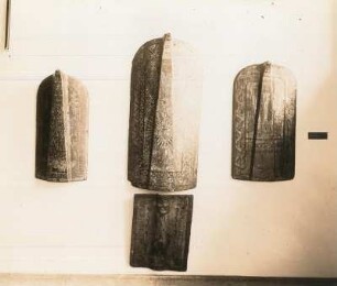 Zwickau. Vier Schilde aus der städtischen Rüstkammer (die drei oberen von 1441, der untere aus dem 15. Jahrhundert)