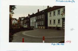 Friedrichstraße. - Häuserzeile, Wendehammer