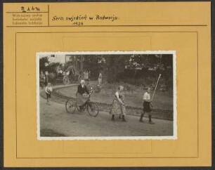 Sorbisches Fest in Radibor 1934. Festumzug. Darstellung der : Serbski swjedźeń w Radworju 1934. Swjedźenski ćah Slepjankow.