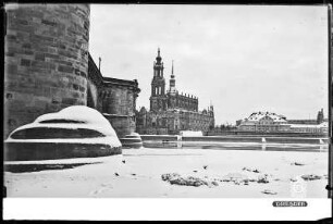 Dresden im Schnee, Augustusbrücke, Katholische Hofkirche und Italienisches Dörfchen