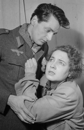 Szenenbilder aus einem zeitgenössischen Theaterstück