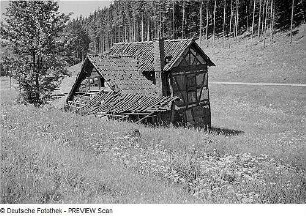 Thüringer Wald. Landschaft mit halb verfallenen Gebäude
