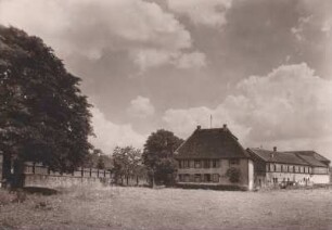 Gutshof vor dem Ort
