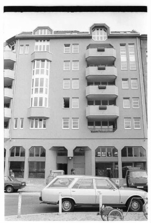 Kleinbildnegative: Mietshaus, Maaßen- Ecke Winterfeldtstraße, 1983