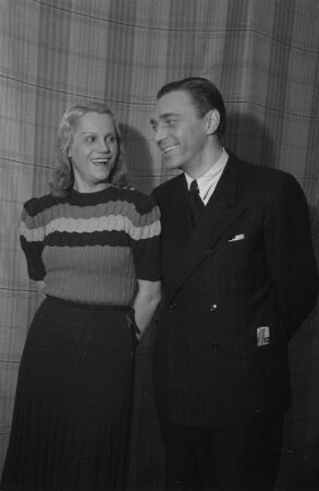 Aufnahmen aus dem literarischen Kabarett "Schall und Rauch" in Berlin, November 1946. Mit Lilli Schubert, Wolfgang E. Parge, A. W. Neubert u. a.