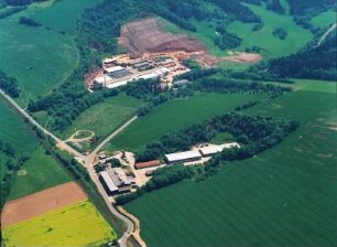 Teistungen, Hundeshagener Straße 3. Ziegelwerk Erlus AG. Luftbild-Schrägaufnahme von Nordwest