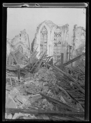 Kirchenruine in Givenchy-en-Gohelle (Dep. Pas-de-Calais, Frankreich)