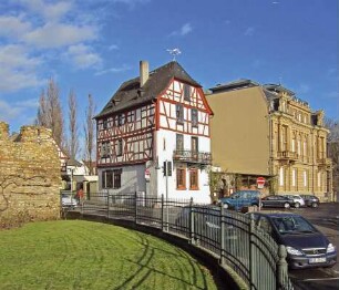 Weinhaus Krone; Eltville, Platz von Montrichard 1