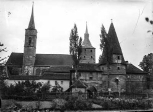 St.Veit-Kirche, der Mittagsturm und das Rödelseer Tor : Blick zur Stadtpfarrkirche St. Veit mit Mittagsturm und Stadttor