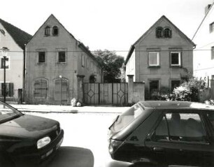 Radebeul, Altkötzschenbroda 46. Dreiseithof (Wohnstallhaus bezeichnet 1890, Seitengebäude bezeichnet 1854)