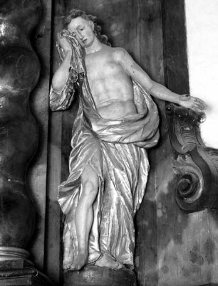 Seitenaltar — Trauernder Engel