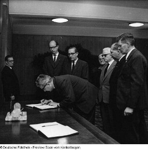 Otto Buchwitz Trauerfeierlichkeiten im Rathaus