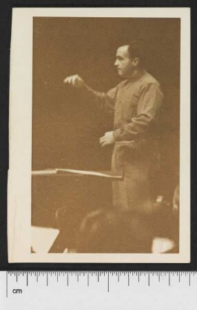Porträtaufnahme Carlos Chávez