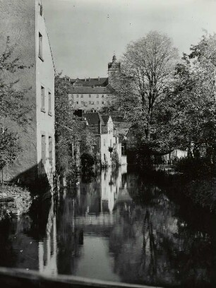 Colditz, Blick über den Mühlgraben zum Schloss