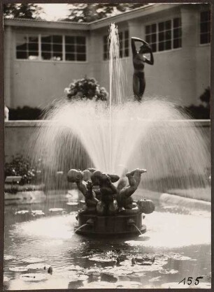 Fotoalbum: Deutsche Gartenbau- und Schlesische Gewerbe-Ausstellung (GUGALI), Liegnitz: Springbrunnen im Seerosenbecken