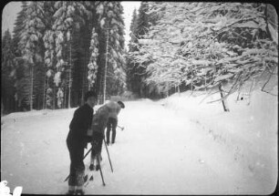Personen beim Skifahren