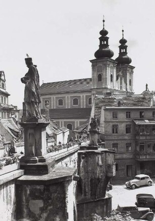 Glatz (heute Klodzko / Polen). Brücktorbrücke (1390) und Minoritenkirche (1651/1700). Ansicht von Nordwesten