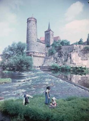 Deutschland. Bautzen. Spree. Alte Wasserkunst. Sorbische Trachten