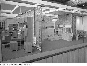 Ausstellungskojen mit Arbeits- und Schlafzimmermöbeln