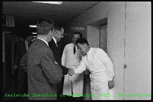 Besuch von Prof. Glenn Theodor Seaborg (Nobelpreisträger und Präsident der United States Atomic Energy Commission (USAEC)) am Kernforschungszentrum Karlsruhe (KfK)