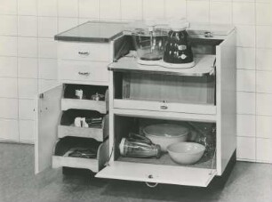 Universal-Küchenmaschinenschrank der Fr. Poggenpohl KG