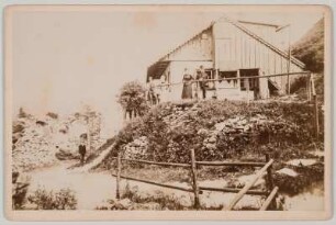 Lausitzer Gebirge (Luzické hory/Tschechien). Bergwirtschaft auf dem Tollenstein (Tolstejn). Photographie; 105 x 165 mm. Aufnahme 1892