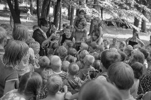 Aufenthalt von dreißig französischen Kindern im Waldheim der Arbeiterwohlfahrt und Veranstaltung eines französischen Spielnachmittags