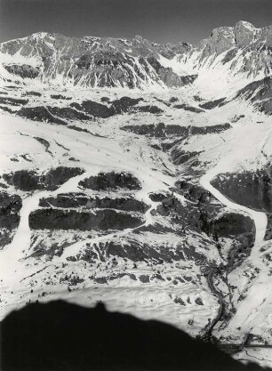 Blick auf die Kunstschneepiste am Cina Uomo am San Pellegrino-Paß