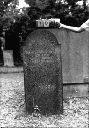 Grabstein 1945 [Hahn S. 201 Grab-Nr. 2829]