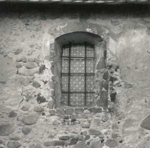 Kemmen. Dorfkirche (1401/1500, Turmaufsatz um 1650). Fenster an der Südseite