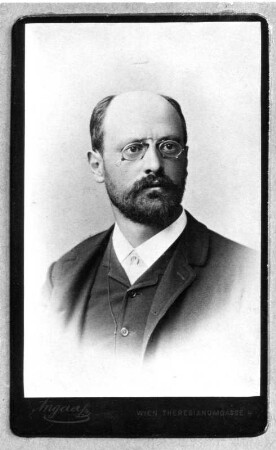 Porträt Karl Kautsky (1854-1938; Schriftsteller, Philosoph, Politiker). Aufnahme vor 1895 (?) im Atelier Victor Angerer in Wien