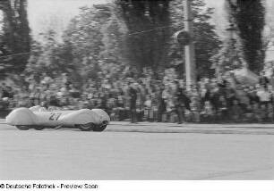 Arthur Rosenhammer in einem EMW 1500ccm-Sportwagen beim 6. Leipziger Stadtparkrennen